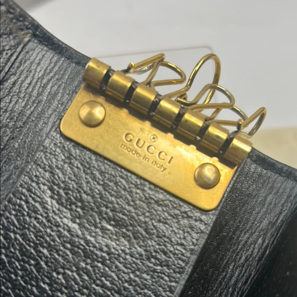 GUCCI Black Leather six key holder with Gold Bee